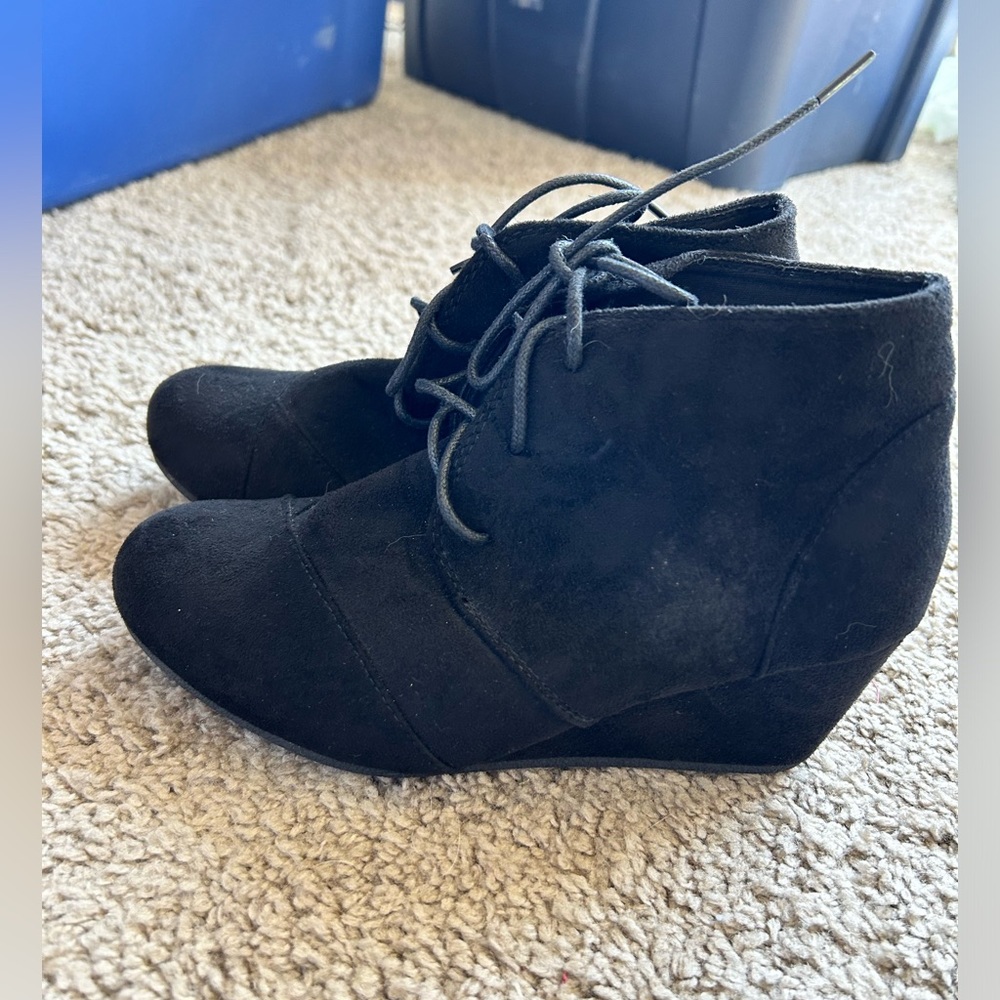 Black heel booties